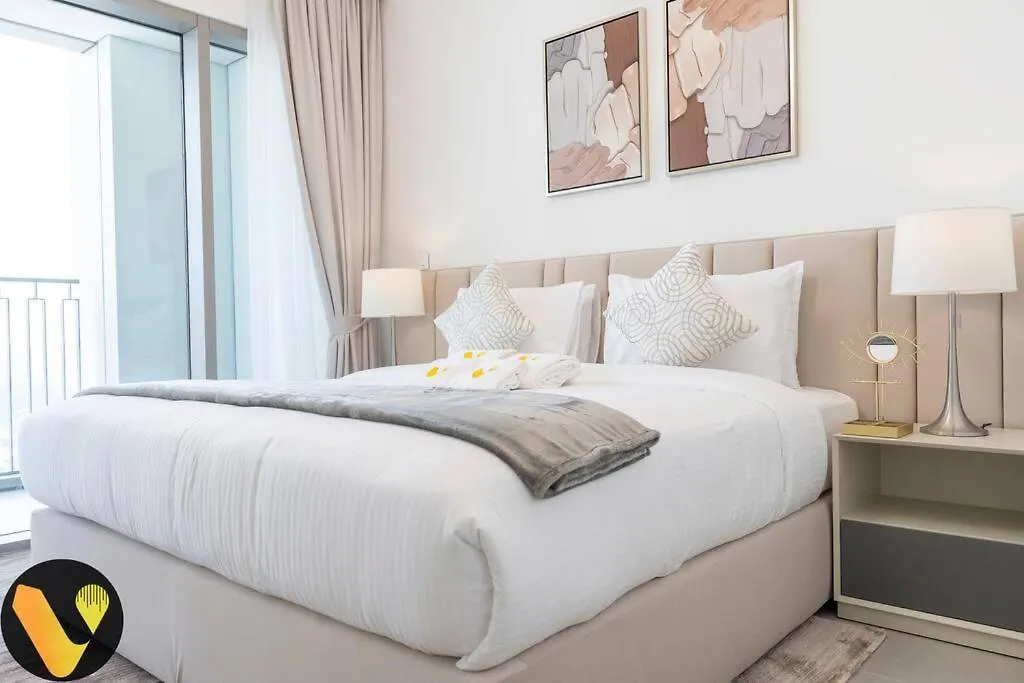 Downtown Views II - Vogue One Bedroom Apartment With Balcony, Opposite Dubai Mall Skybridge